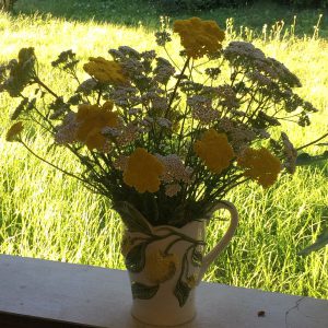 Trois bouquets sous le soleil de juillet