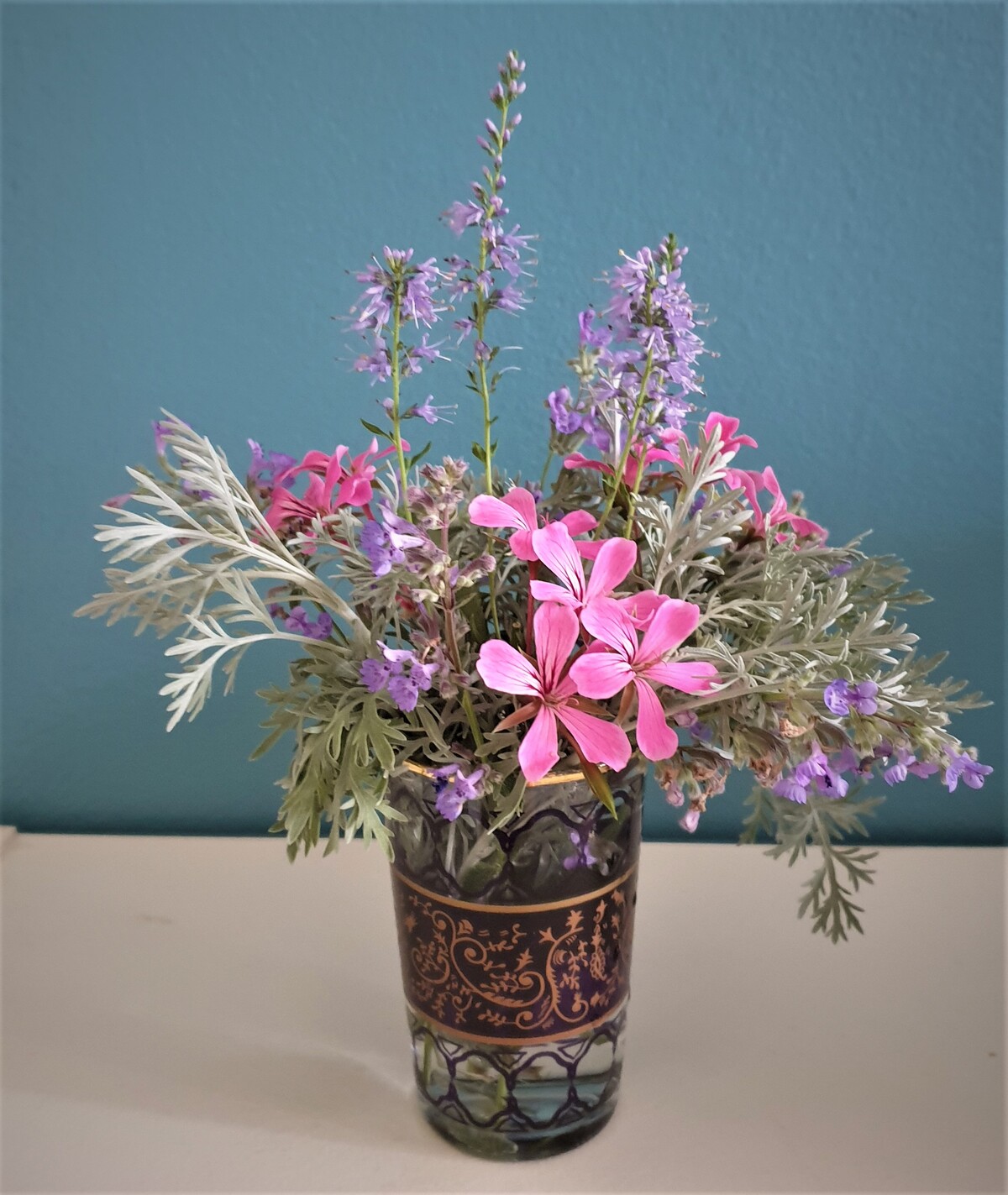 bouquet armoise , nepetas, veroniques, geranium lierre